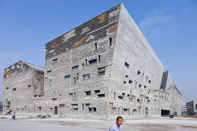 宁波博物馆结构资料下载-旧砖瓦再利用砌筑“瓦爿墙”---宁波博物馆！