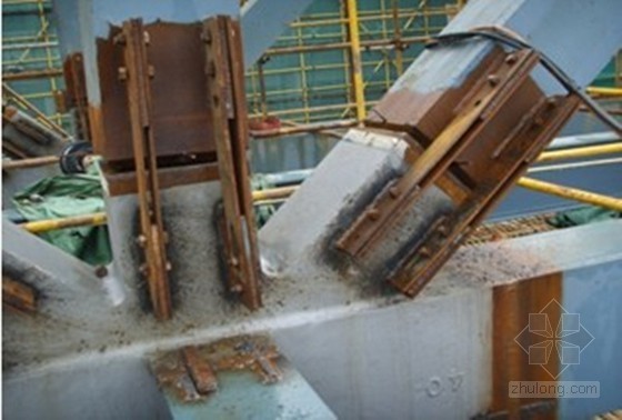 钢结构高空吊顶施工资料下载-重型铸钢节点钢结构高空散装施工工法