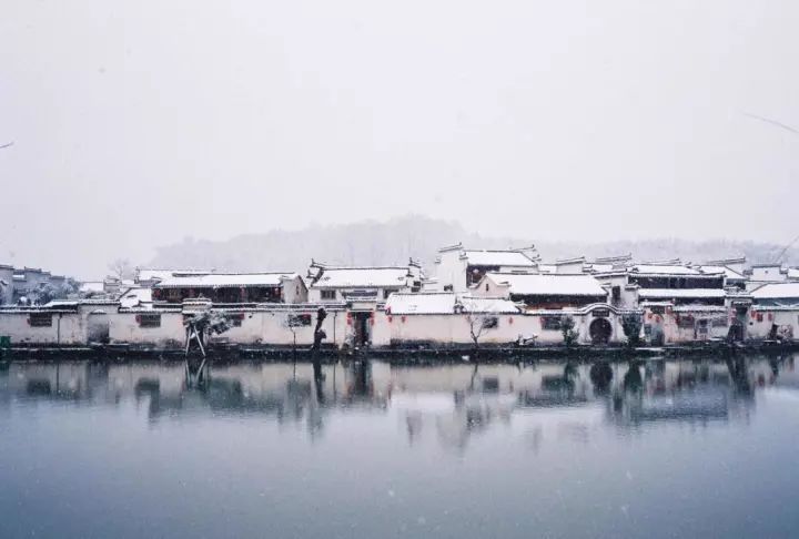 青石板路su资料下载-当最美的古镇下了雪，简直惊艳了整个冬天！