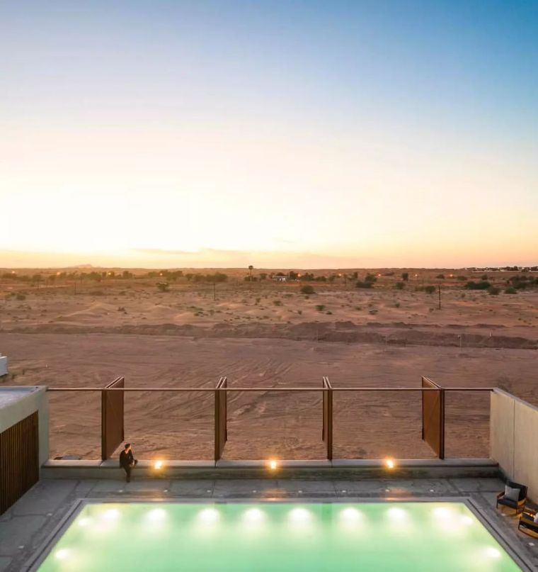 这家超酷的沙漠酒店，如何打造出狂野中的自然奢华！_9