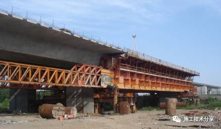 东海大桥引桥资料下载-移动模架施工连续梁问题分析