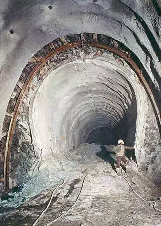 隧道拱脚图片