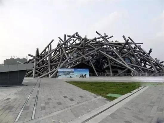 双鱼造型建筑资料下载-2017年中国十大丑陋建筑评选，最后一个99%的人不敢住