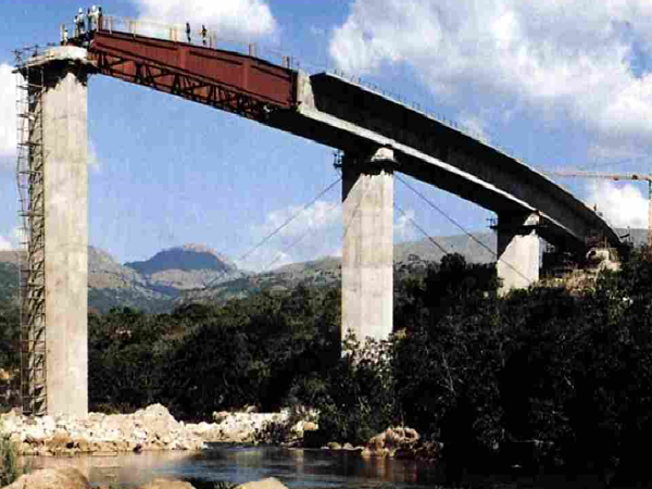 桥台施工总结资料下载-预应力混凝土连续梁桥顶推法施工（PPT总结）