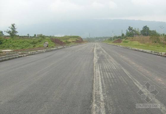 路面沥青检测资料下载-高速公路沥青路面检测报告