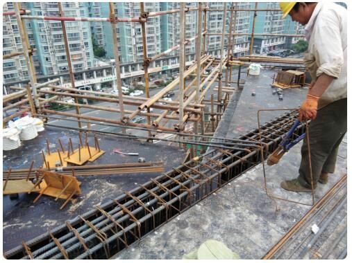 地下室顶板附加筋资料下载-阳台悬挑梁末端主梁位置需要设附加加密筋3根吗