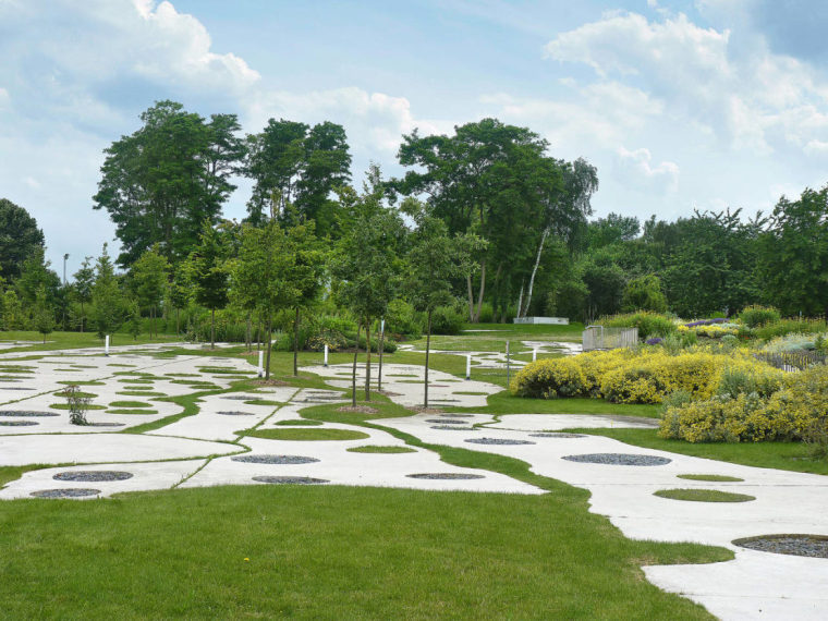 法国沙朗斯梯田花园资料下载-法国卢浮宫朗斯博物馆公园