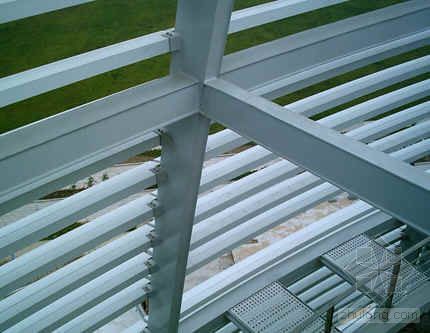Qc混凝土降板吊模质量资料下载-大面积圆弧铝合金水平遮阳板施工质量控制QC成果
