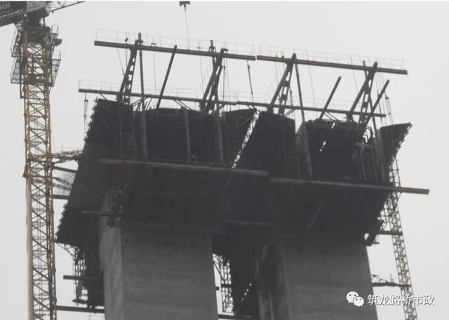 桥梁支座安装安全技术交底资料下载-桥梁悬臂浇筑挂篮施工怎么做？看这里就知道了。
