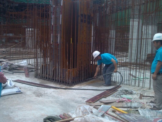 混凝土型钢柱施工资料下载-建筑工程超大型钢柱脚灌浆施工工艺
