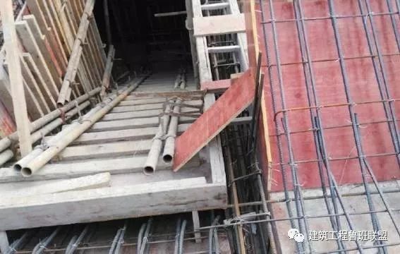 预制楼梯吊装施工工艺资料下载-现场预制楼梯：效率高、费用低、质量好