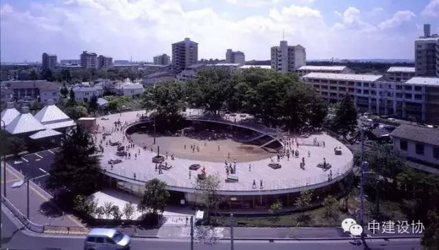 圆形幼儿园平面资料下载-让建筑改变教育！一所具有“革命性”理念的新式幼儿园