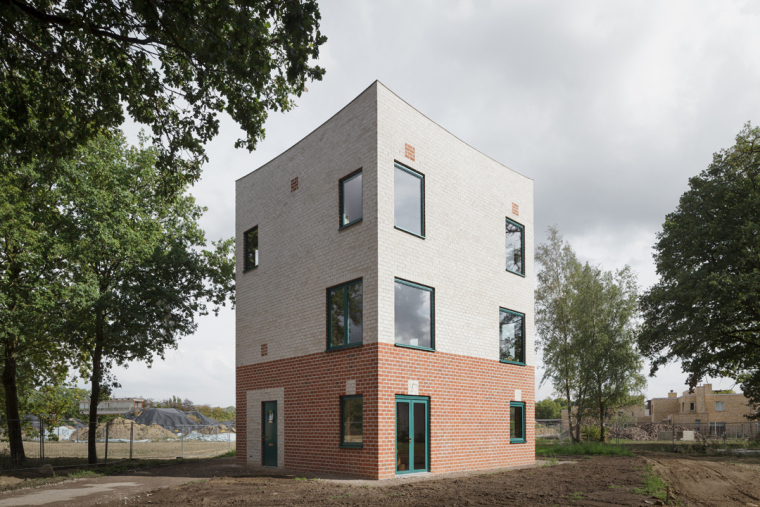 哥本哈根森林螺旋观光塔资料下载-荷兰乡村塔型住宅