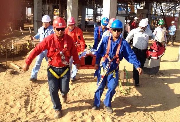 钢筋混凝土梁纯弯实验报告资料下载-高空防坠落安全制度，助你无压力作业！