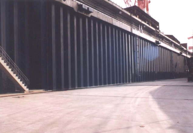 桩基工程钢板桩施工及应用培训讲义-船坞竣工时的坞墙钢板桩