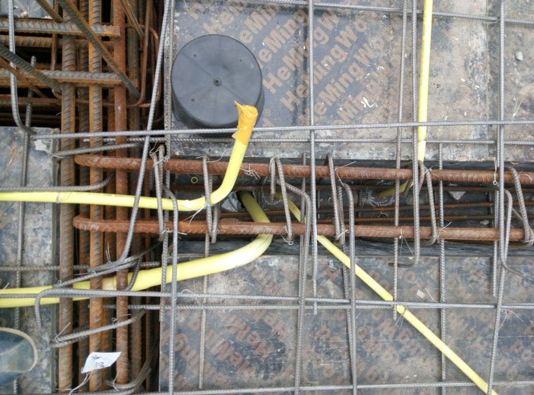 管线附近施工措施资料下载-[QC成果]提高楼板暗敷电气管线的施工质量