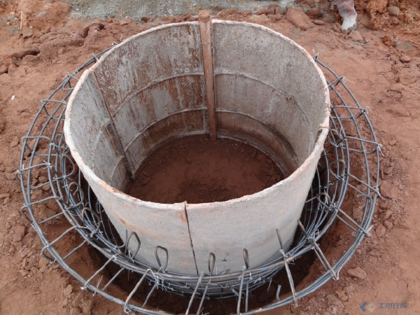 挖孔桩钢筋笼制作资料下载-崔家河特大桥挖孔桩施工方案