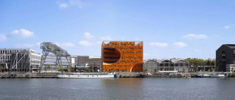 建筑元素的提取图片资料下载-作品|建筑的几何机变演绎，橙色立方体中的曲面球体：里昂文化中