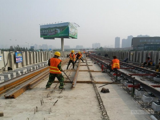 一般碎石道床施工方案资料下载-地铁高架段一般整体道床施工工序照片145张