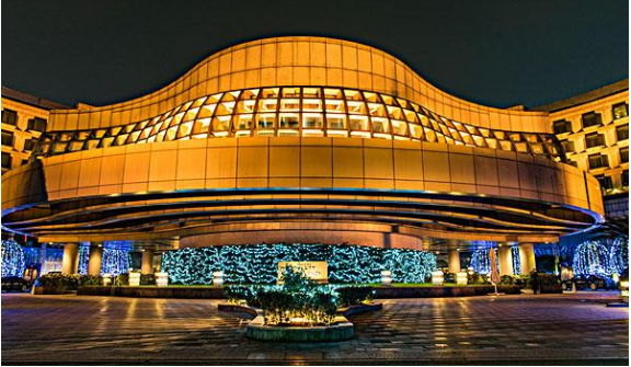 超高层酒店太阳能热水系统资料下载-上海大酒店通风空调与热水系统安装工程