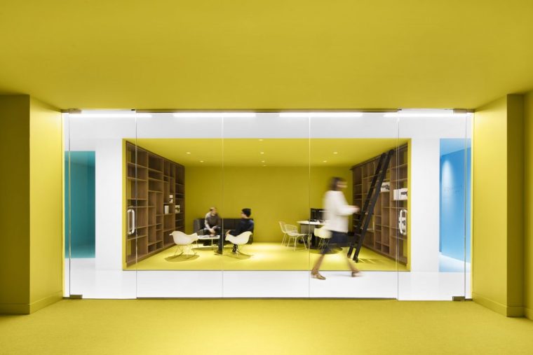 优秀设计公司设计案例资料下载-Playster总部办公室——办公空间优秀案例（含平面图）