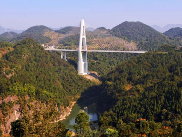 8米跨公路桥涵资料下载-跨江大桥70米高墩柱悬臂爬模翻模法施工方案49页
