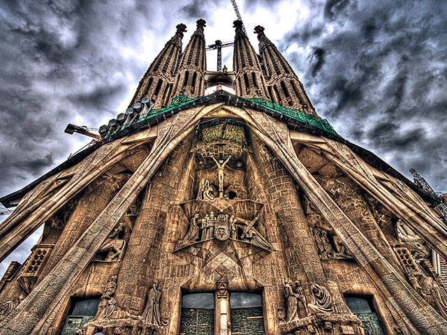 圣约瑟夫教堂资料下载-建了134年：全世界最伟大的"烂尾楼"就要峻工了