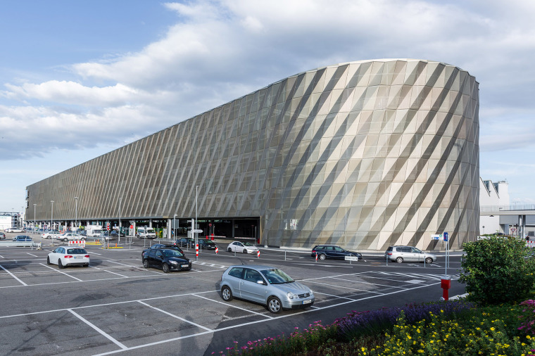 斯图加特机场公交枢纽及停车场建筑