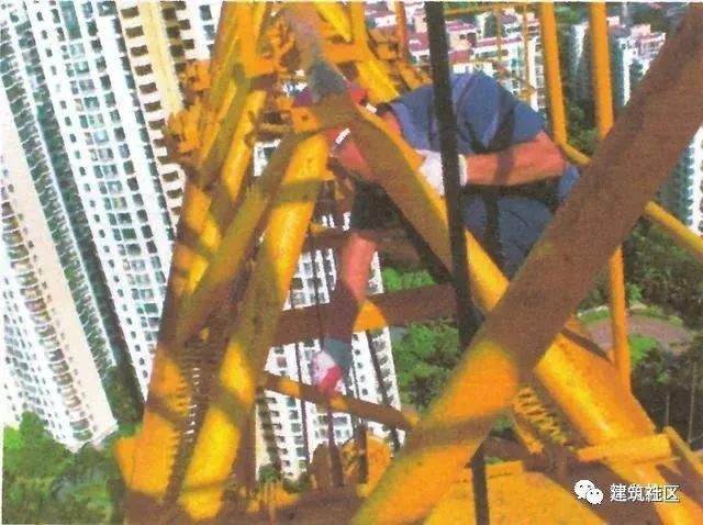 黑龙江一在建工地塔吊折断，2死4伤，如何有效预防塔吊事故？_28