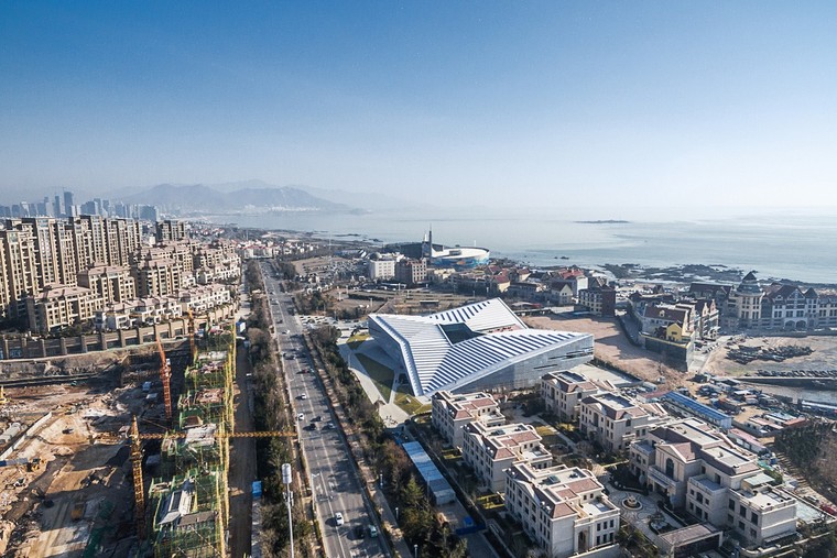 海尔展示空间资料下载-在青岛海滨矗立起一座新的“山巅”，海尔全球创新模式研究中心