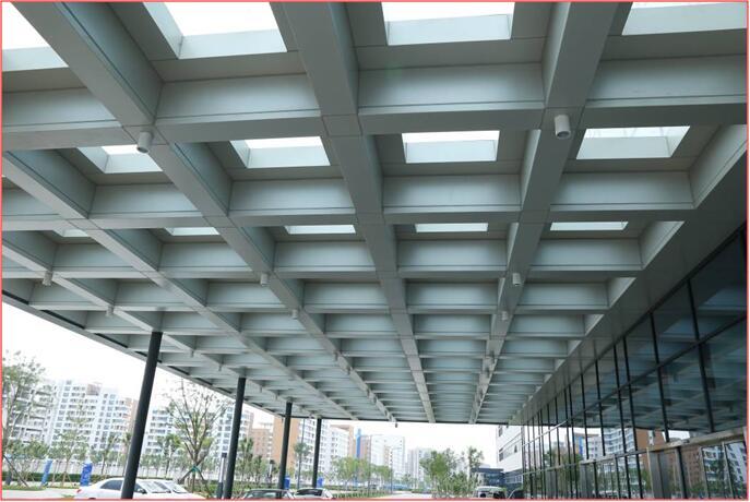 [天津]大型国际医院工程创鲁班奖施工质量情况汇报PPT（99页，附图精美）-钢结构雨棚分格