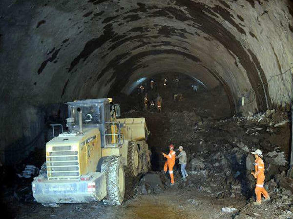 路堑爆破施工安全专项方案资料下载-隧道施工安全应注意的几个问题