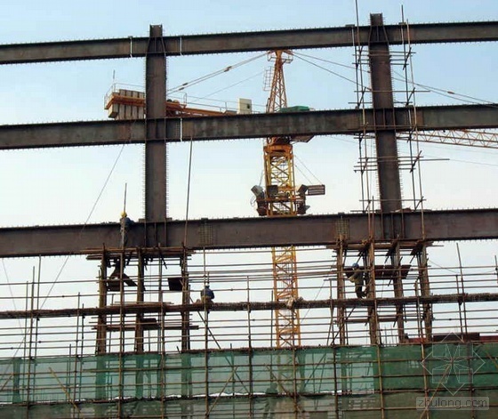 日本混凝土施工图片资料下载-型钢混凝土转换桁架施工图片（6张）