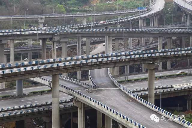 CAD建筑魔性资料下载-5层立交，15条匝道，这座史上最复杂立交桥太魔性！