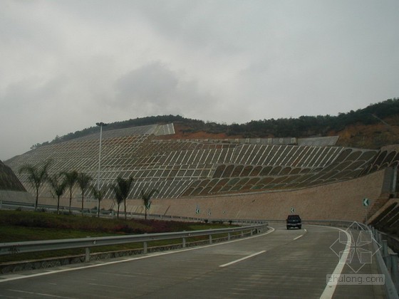 路基护坡标准化施工手册资料下载-[山西]高速公路路基与隧道工程施工安全标准化建设