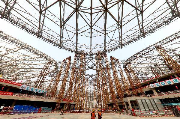 北京网架结构资料下载-世界最大的钢结构建筑——北京新机场航站楼封顶，耗钢5.2万吨！