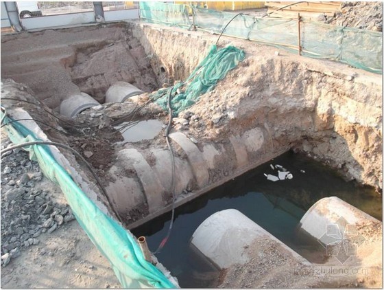 污水管顶管工作井资料下载-[南京]某路改造工程污水管接驳方案汇报（PPT）