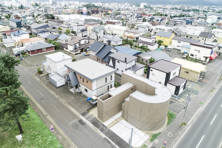 日本隧道商店住宅-002-corridor-of-the-fold-by-jun-igarashi-architects