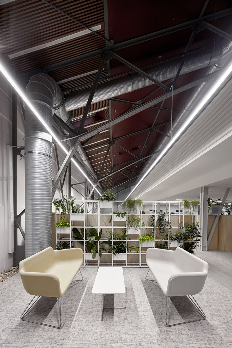 匈牙利复式办公空间的改造-011-updated-interior-of-a-loft-office-in-an-old-veal-market-by-lab5-architects