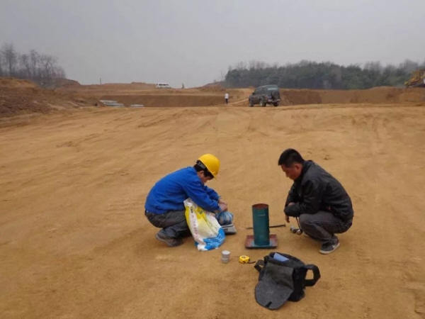 压实度不足资料下载-灌砂法检测路基压实度