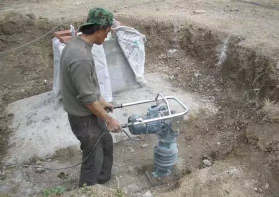 截排水沟施工方法资料下载-土方回填的施工方法及处理措施