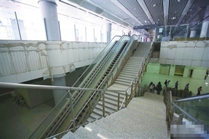 香港-深圳边境管理站资料下载-实拍：亚洲最大的地下火车站“深圳福田站”