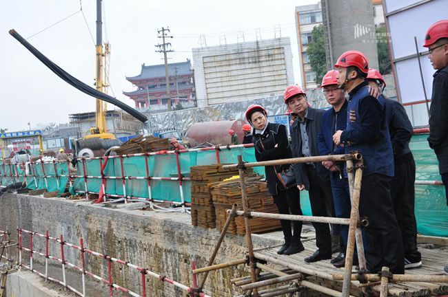 工程建设汇报ppt资料下载-市财政局、市住建局调研江南临江棚改工程建设