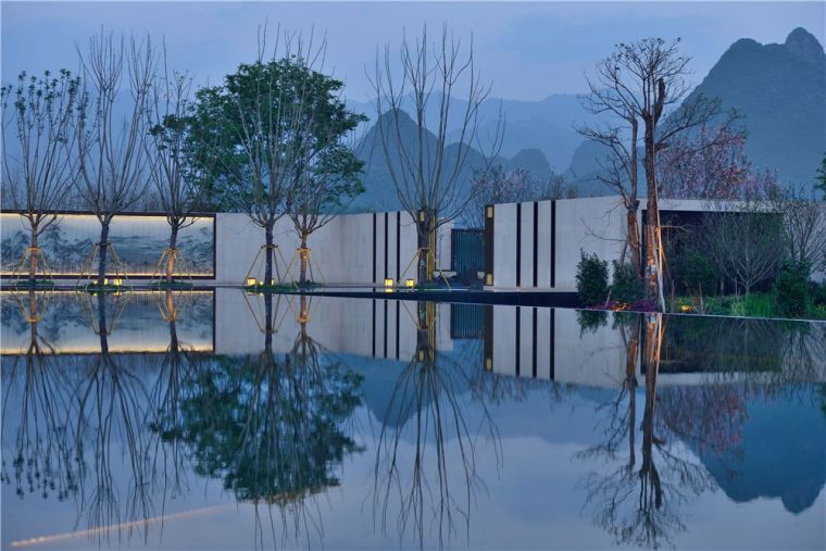万科天空之境建筑资料下载-在中国最美的山水间，设计师做了一个天空之镜