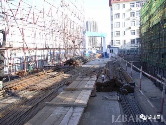 建筑工程施工标识资料下载-建筑工程施工典型质量问题案例超清图文集锦