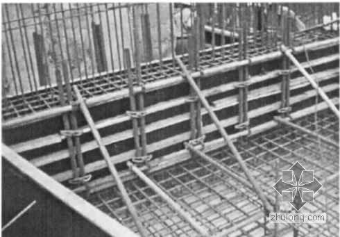 剪力墙模板施工照片资料下载-天津某高层住宅小区工程施工组织设计（海河杯 剪力墙）