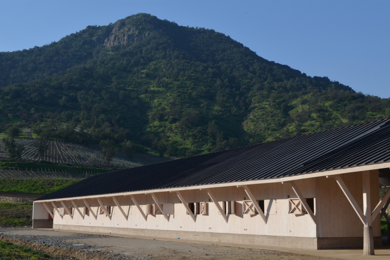 智利现代农场资料下载-智利ElGaleno马厩和仓库建筑