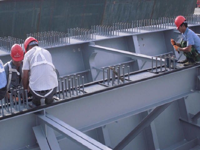 钢混组合结构梁桥设计与施工技术讲义315页（附工程实例）-桥面板安装——密封橡胶条安装