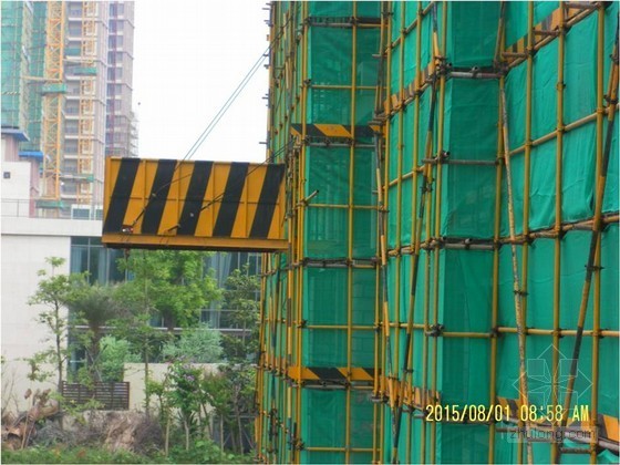 [广东]住宅小区工程安全文明施工标准化亮点做法观摩照片（86张）-悬挑式卸料平台