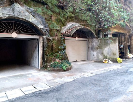 讨论一建资料下载-湖北一副局长改造山洞建车库，现场塌方致一人死！